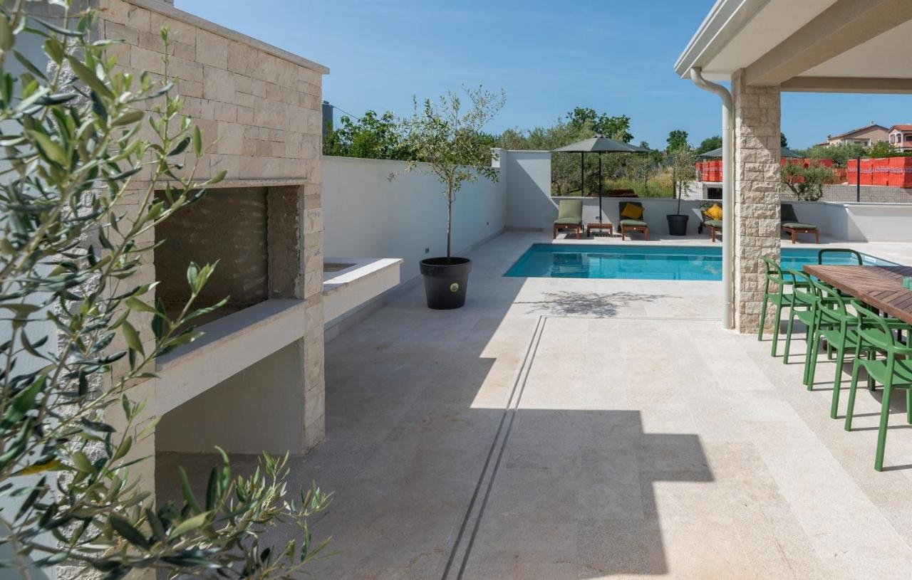 An With Private Pool Umag