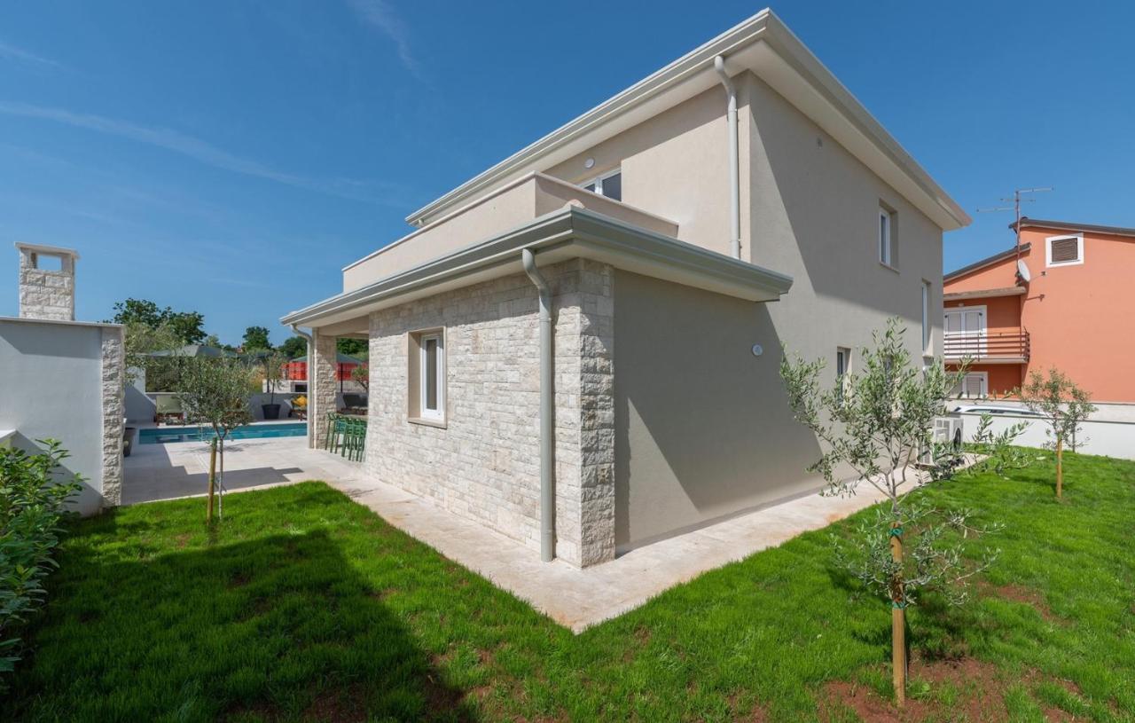 An With Private Pool