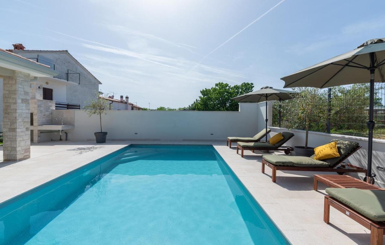 An With Private Pool *