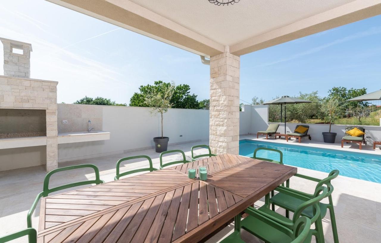 An With Private Pool Vila Umag